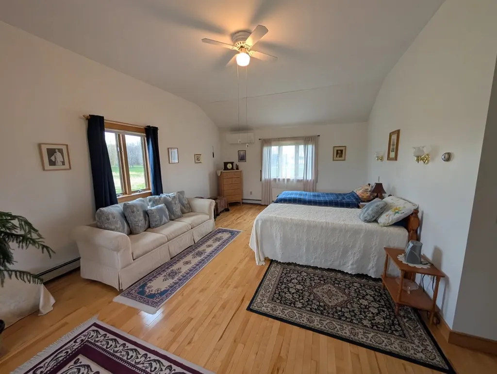 913 N End W Road North Hero VT 05474