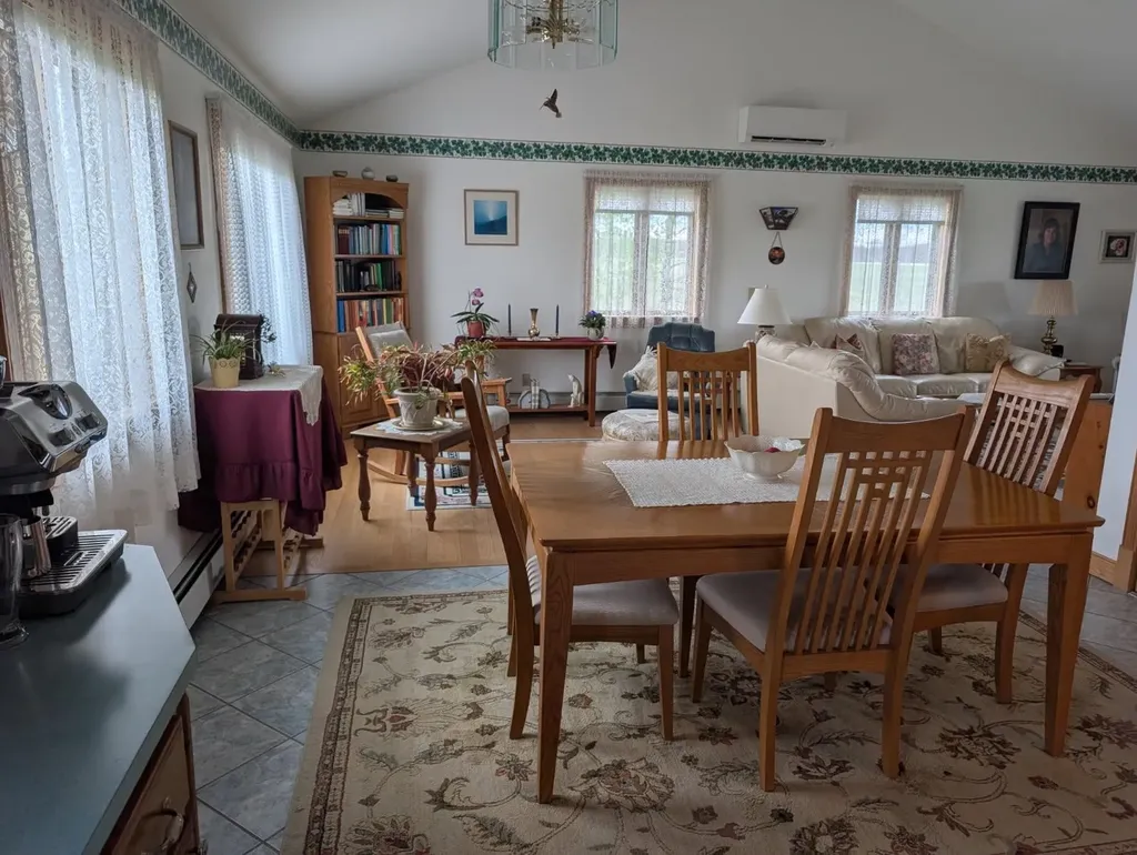 913 N End W Road North Hero VT 05474