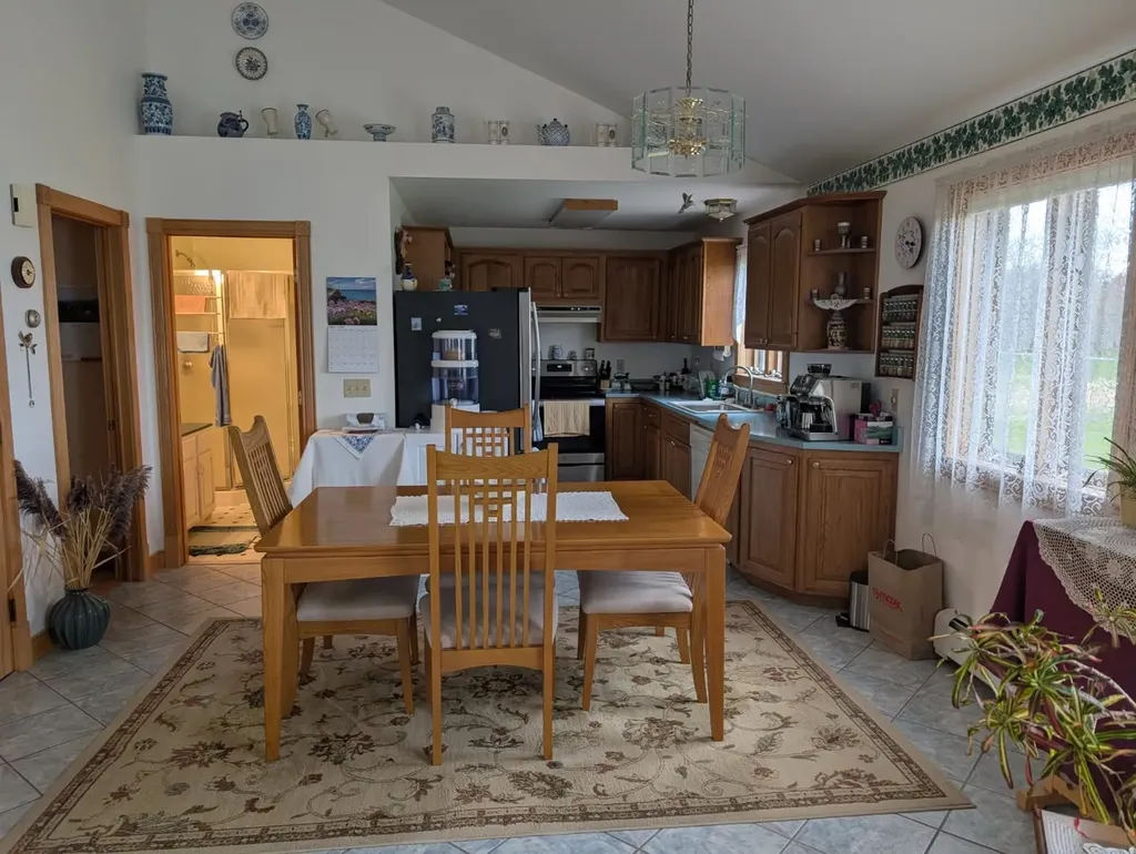 913 N End W Road North Hero VT 05474