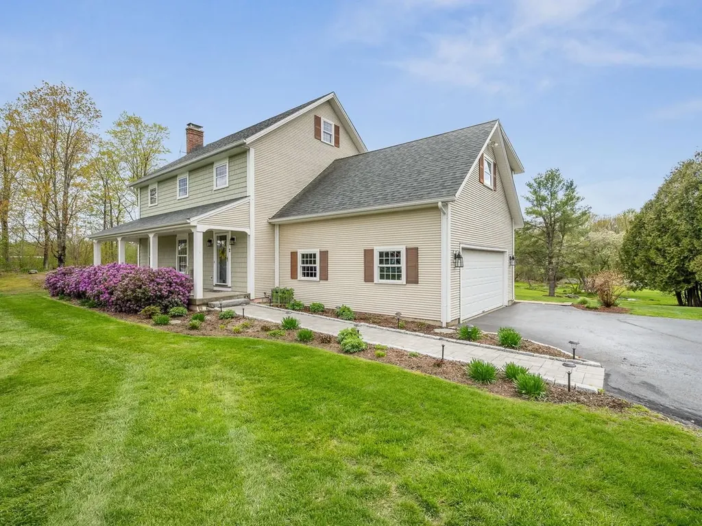 2 Iris Street Essex VT 05452