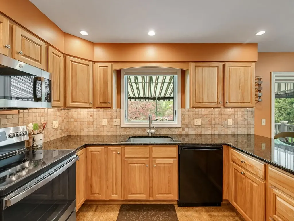 2 Iris Street Essex VT 05452
