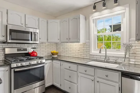 95 Willowbrook Avenue Stratham NH 03885