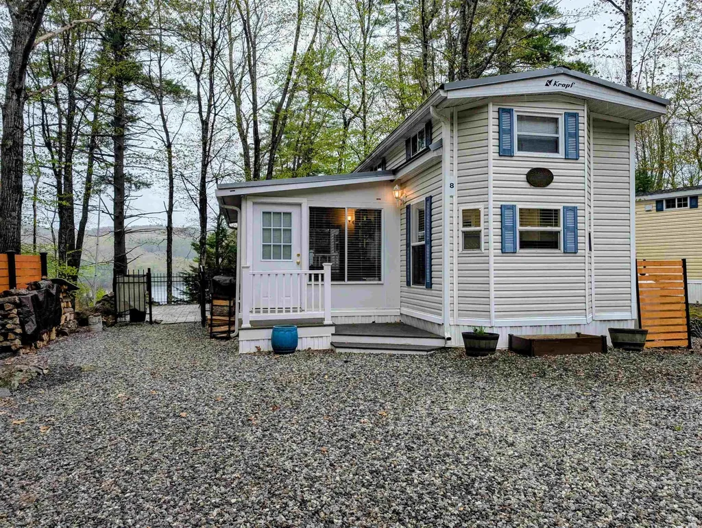 8 Boulders Road Holderness NH 03245