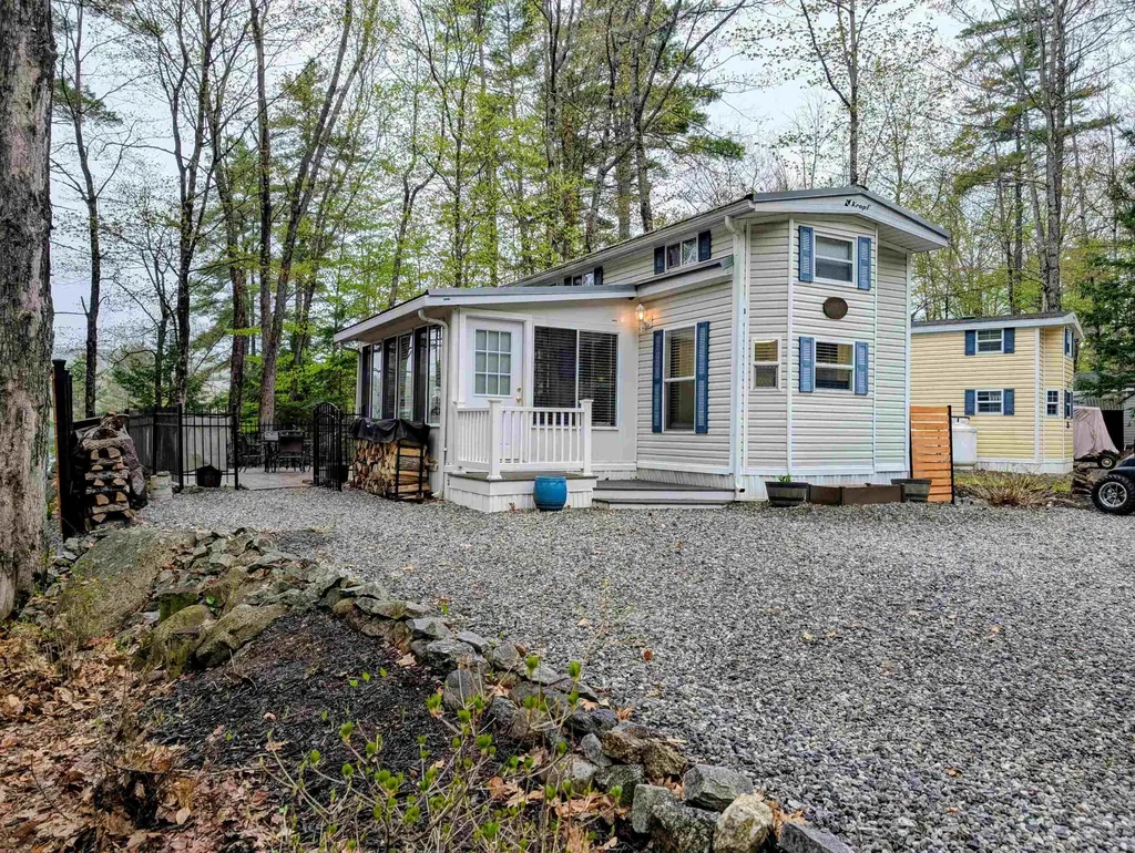 8 Boulders Road Holderness NH 03245