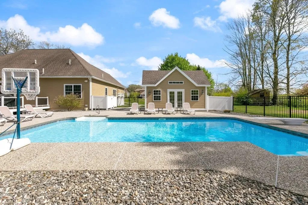 5 Primrose Lane Salem NH 03079