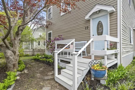 17 Elizabeth Street Portland ME 04108-1168