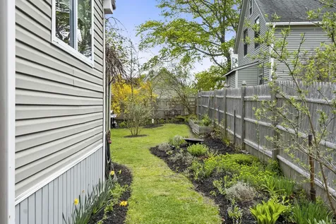 17 Elizabeth Street Portland ME 04108-1168