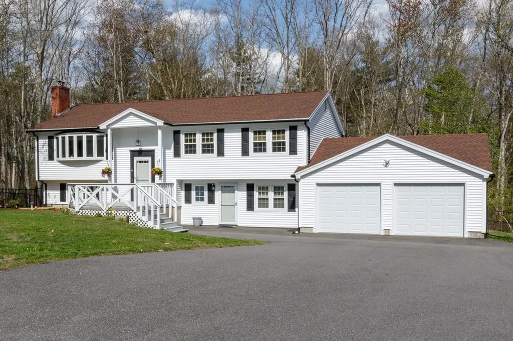 11 Mathew Drive Merrimack NH 03054