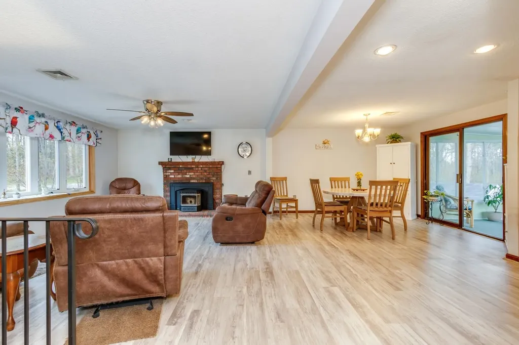 11 Mathew Drive Merrimack NH 03054