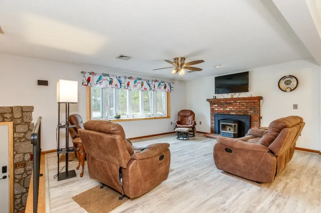 11 Mathew Drive Merrimack NH 03054