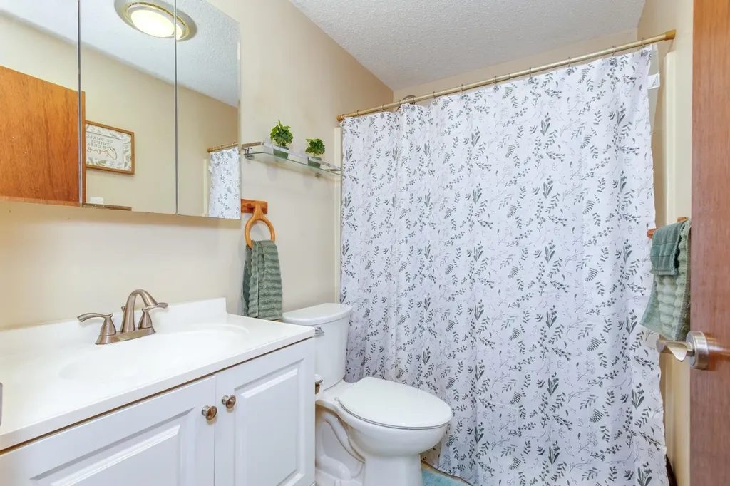 11 Mathew Drive Merrimack NH 03054