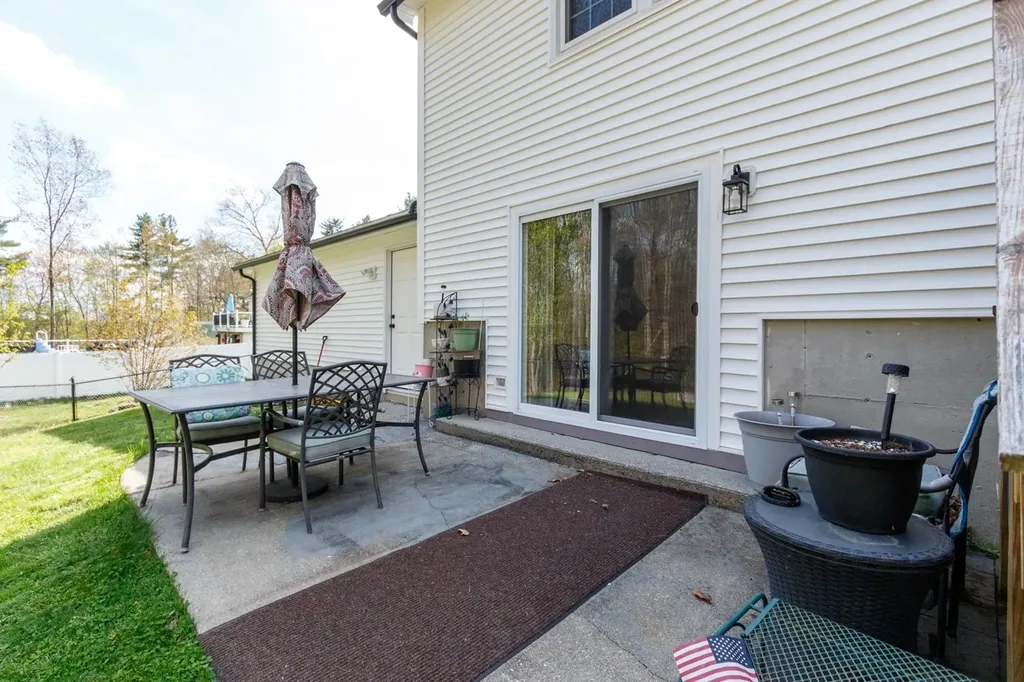 11 Mathew Drive Merrimack NH 03054