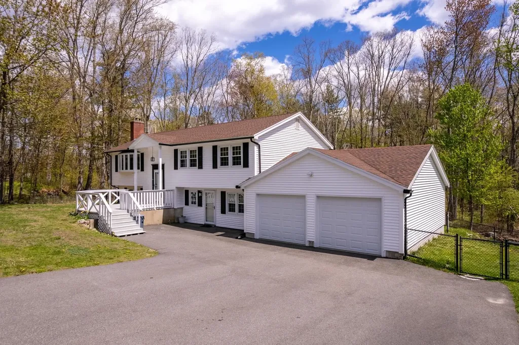 11 Mathew Drive Merrimack NH 03054