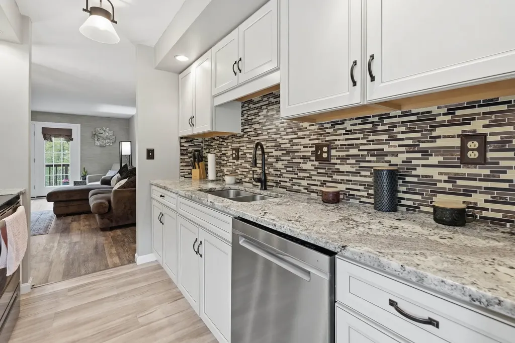 15 Walnut Circle Merrimack NH 03054