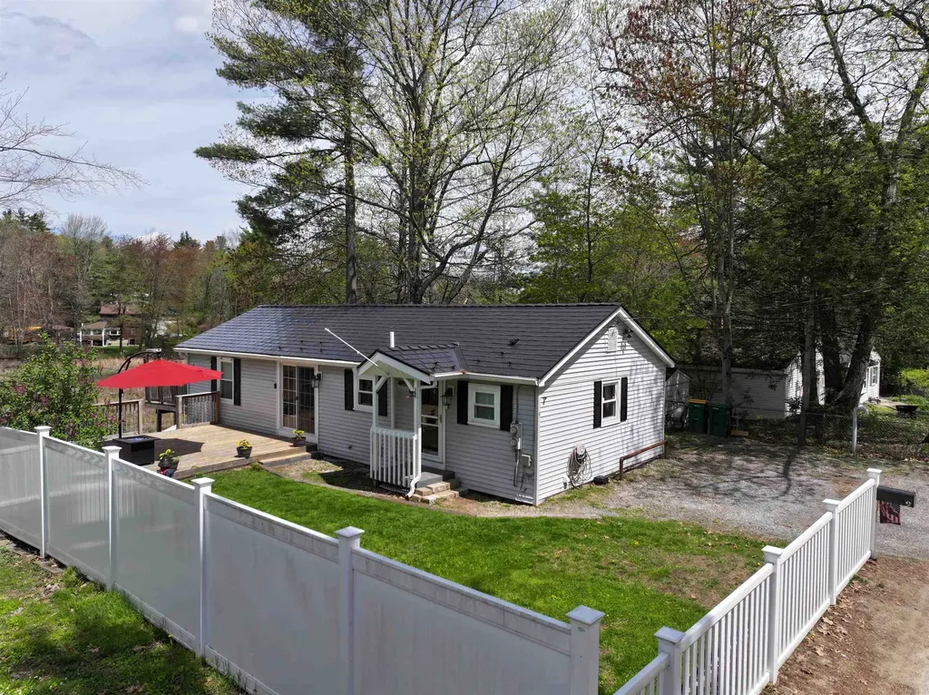 9 Riverside Drive Fremont NH 03044