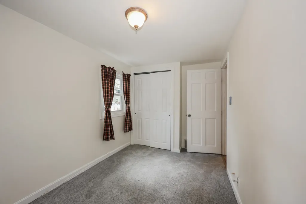9 Riverside Drive Fremont NH 03044