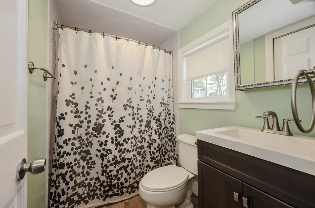 9 Riverside Drive Fremont NH 03044
