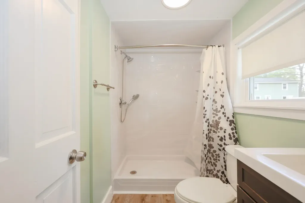 9 Riverside Drive Fremont NH 03044
