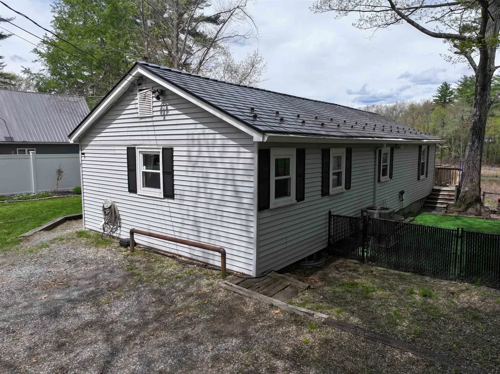 9 Riverside Drive Fremont NH 03044