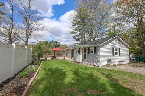 9 Riverside Drive Fremont NH 03044