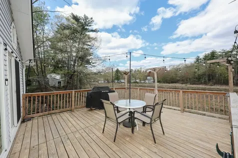 9 Riverside Drive Fremont NH 03044