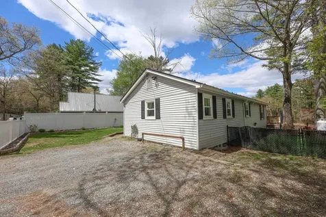 9 Riverside Drive Fremont NH 03044