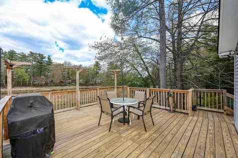 9 Riverside Drive Fremont NH 03044