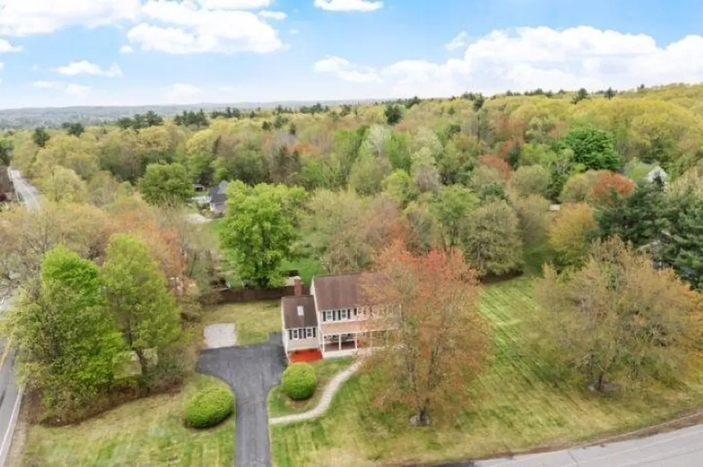 32 Amberwood Drive Atkinson NH 03811