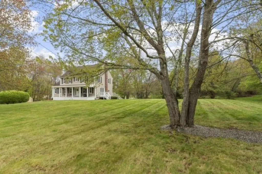 32 Amberwood Drive Atkinson NH 03811