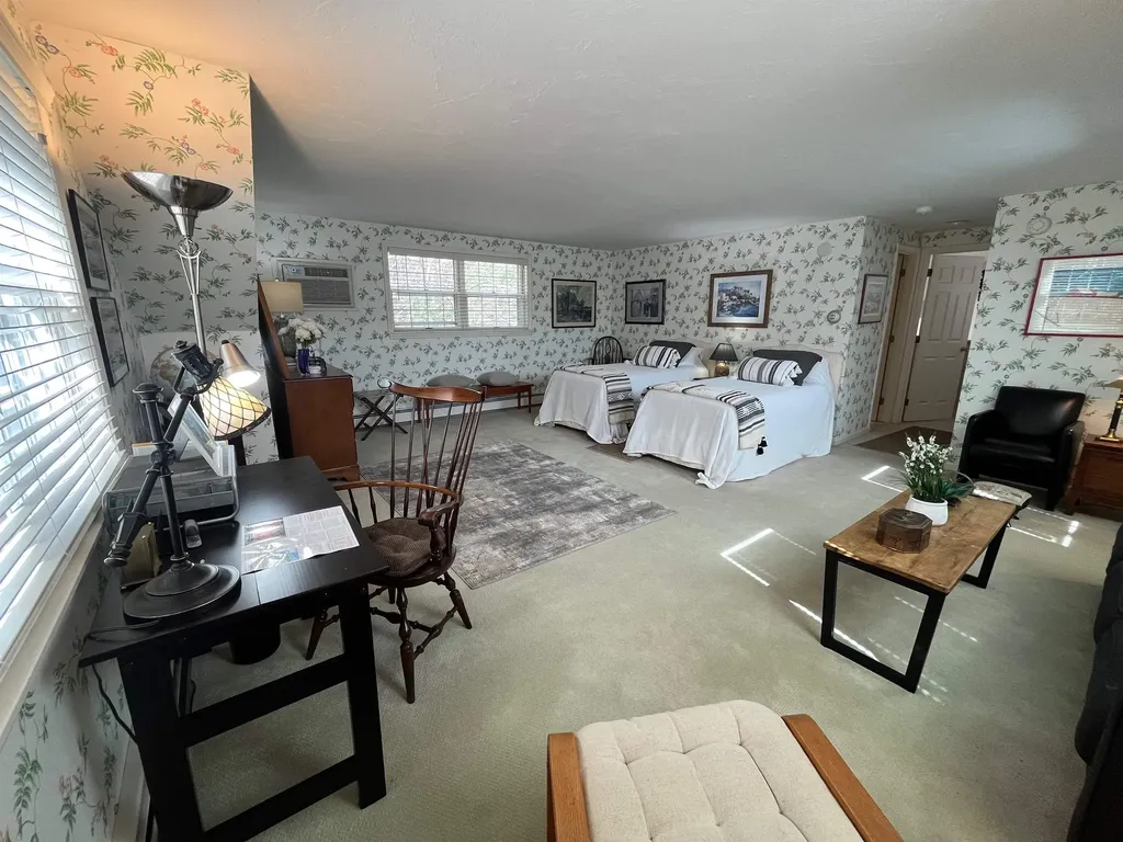 6 Oak Ridge Road Lebanon NH 03784