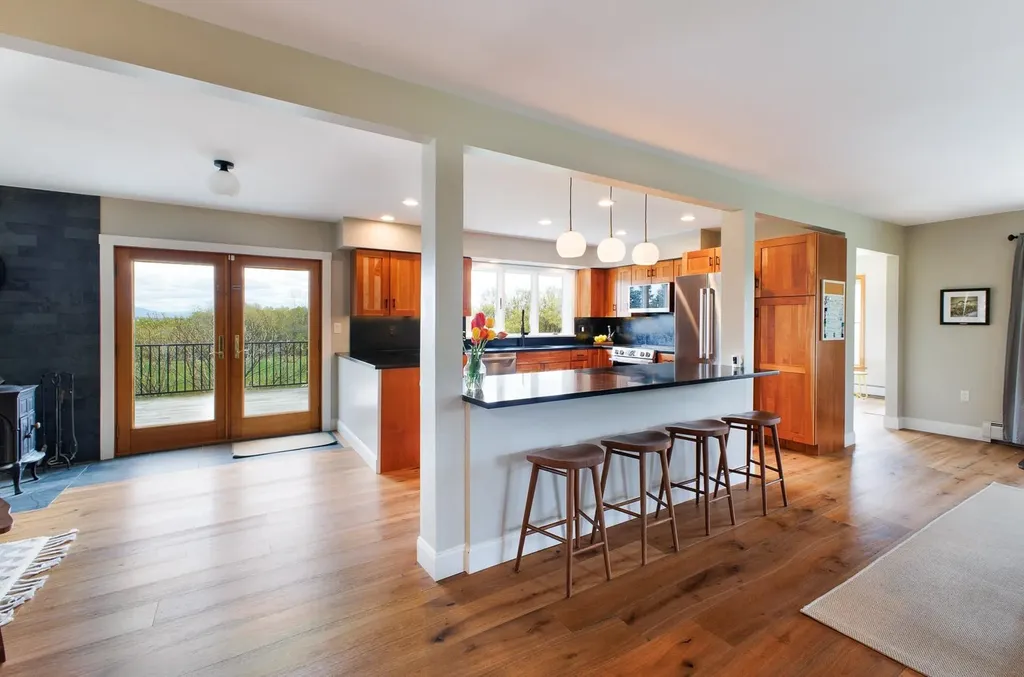 25 Ministry Lane South Hero VT 05458