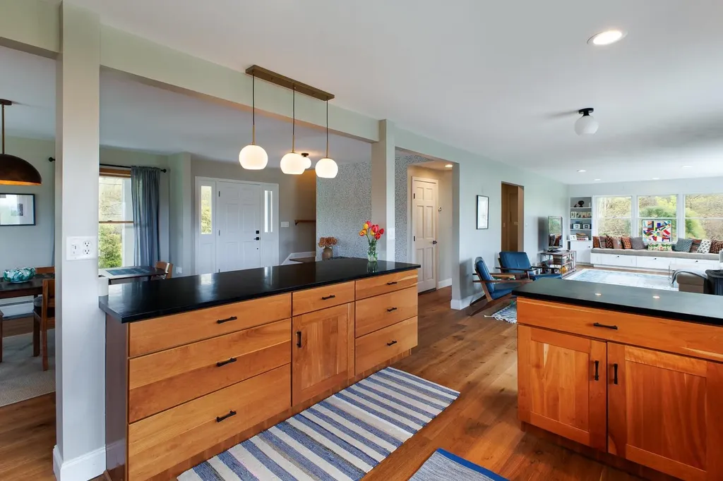 25 Ministry Lane South Hero VT 05458