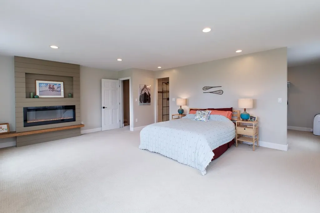 25 Ministry Lane South Hero VT 05458