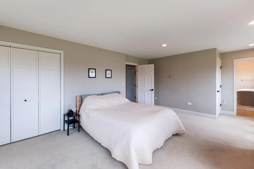 25 Ministry Lane South Hero VT 05458