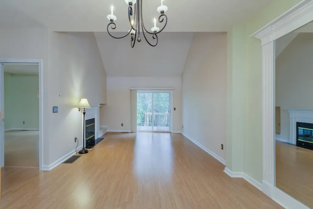 5 Lafond Avenue Hooksett NH 03106