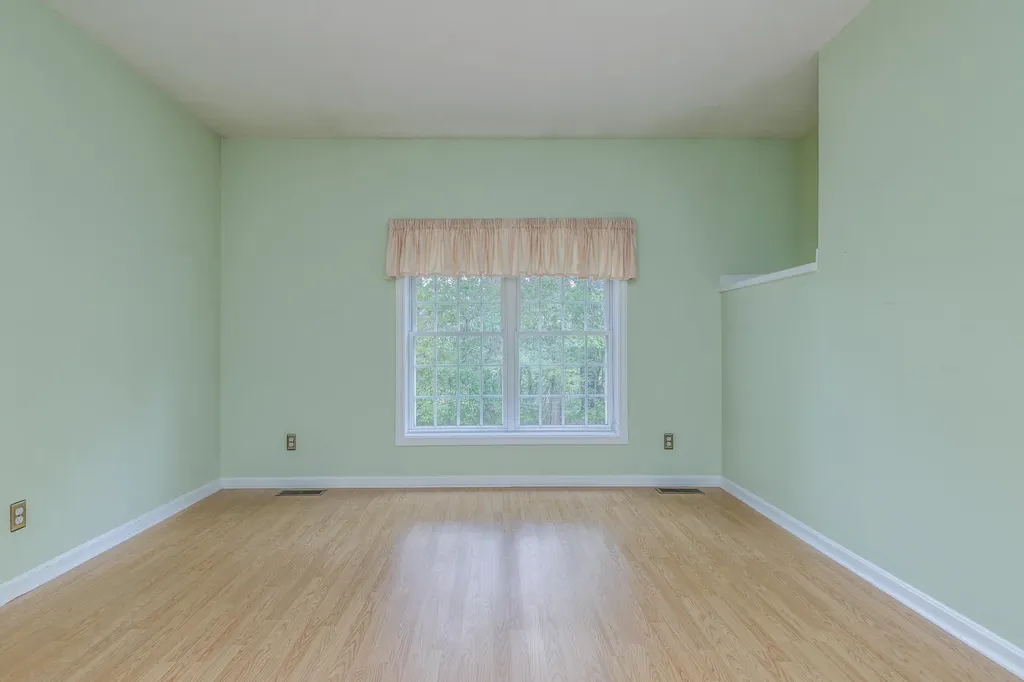 5 Lafond Avenue Hooksett NH 03106