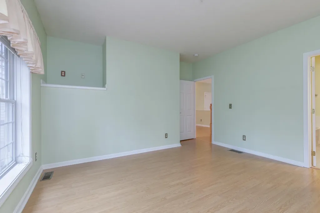 5 Lafond Avenue Hooksett NH 03106