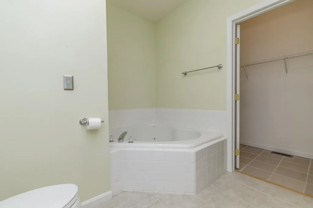 5 Lafond Avenue Hooksett NH 03106