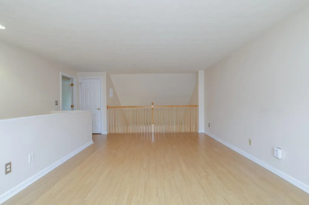 5 Lafond Avenue Hooksett NH 03106