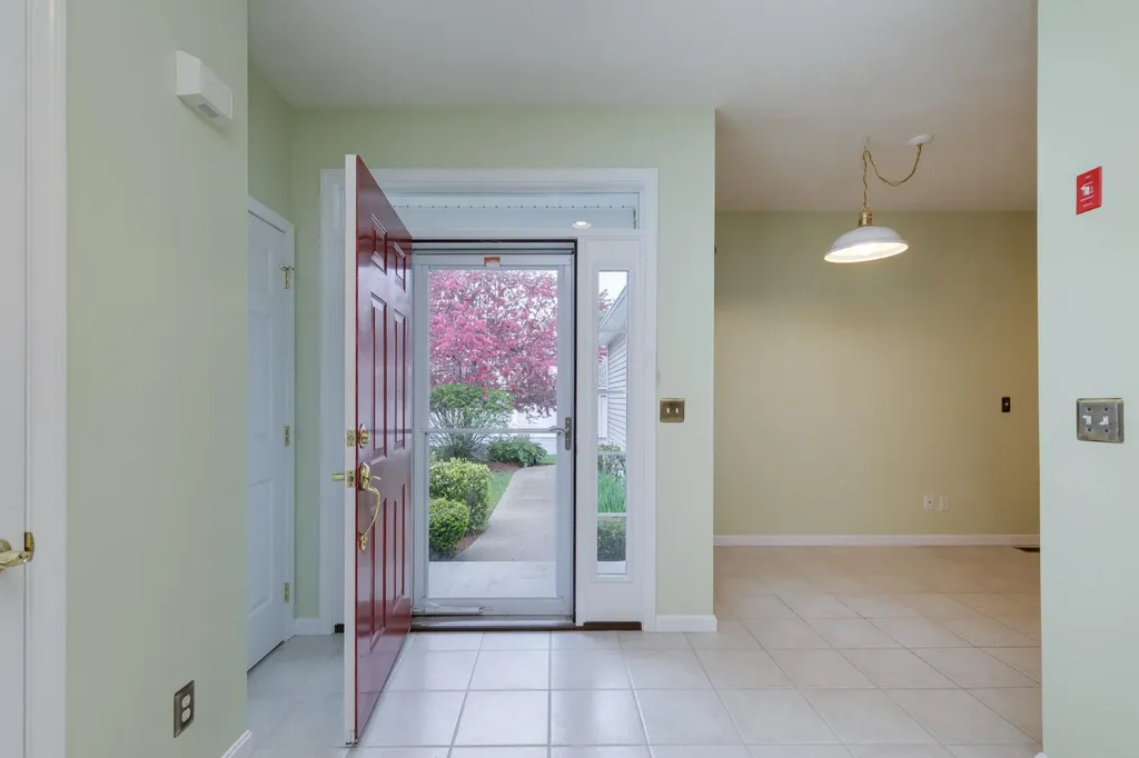 5 Lafond Avenue Hooksett NH 03106