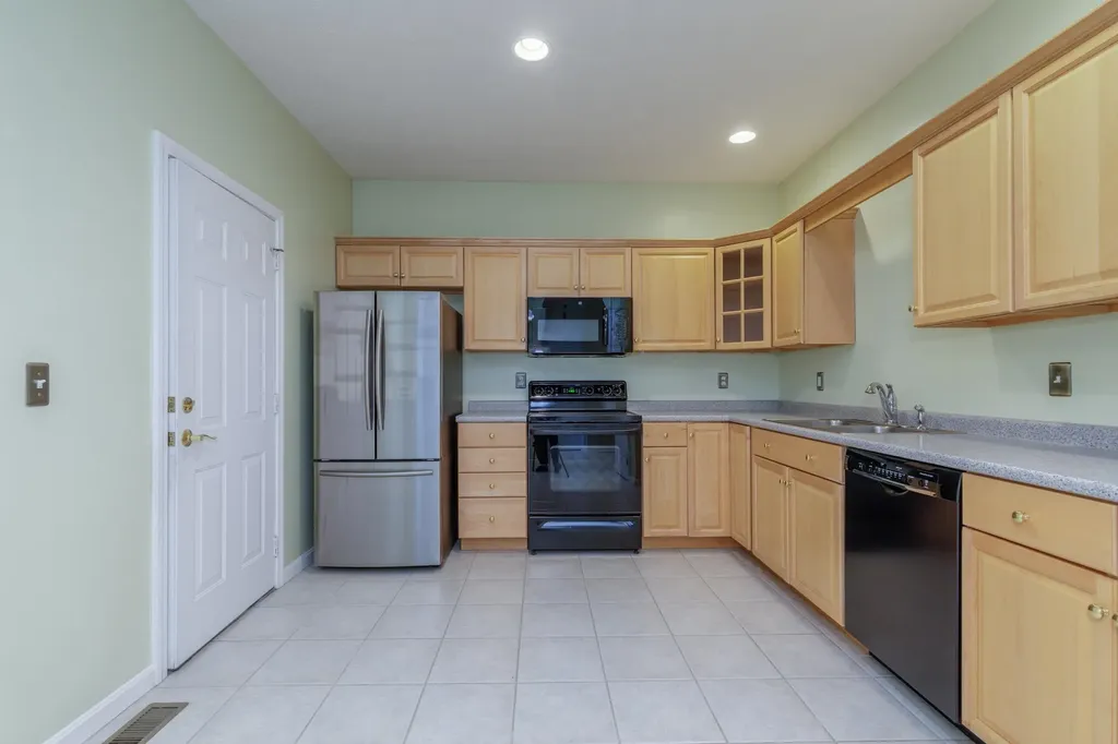 5 Lafond Avenue Hooksett NH 03106