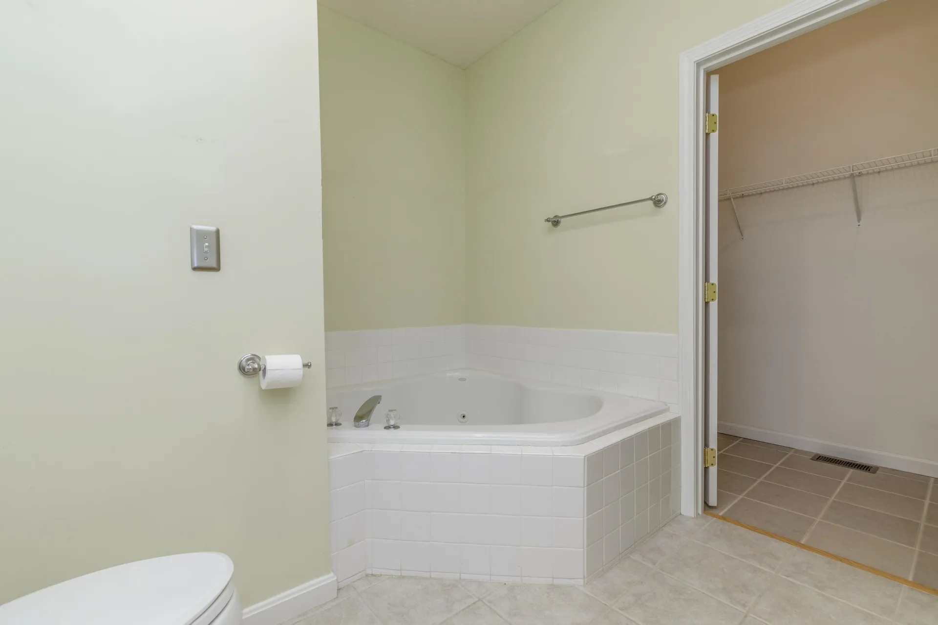 5 Lafond Avenue Hooksett NH 03106