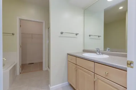 5 Lafond Avenue Hooksett NH 03106