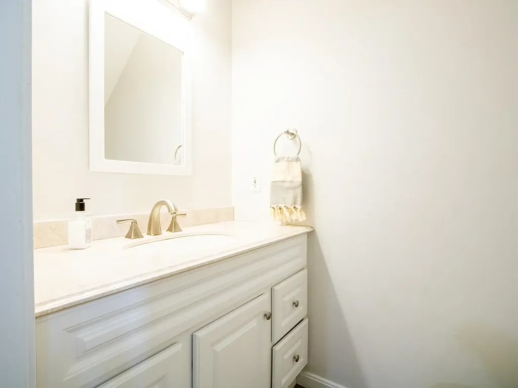 438 Oak Circle Colchester VT 05446