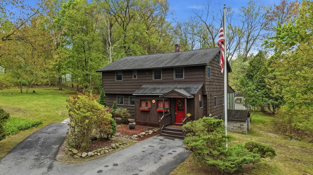 9 Lamb Road Nashua NH 03062