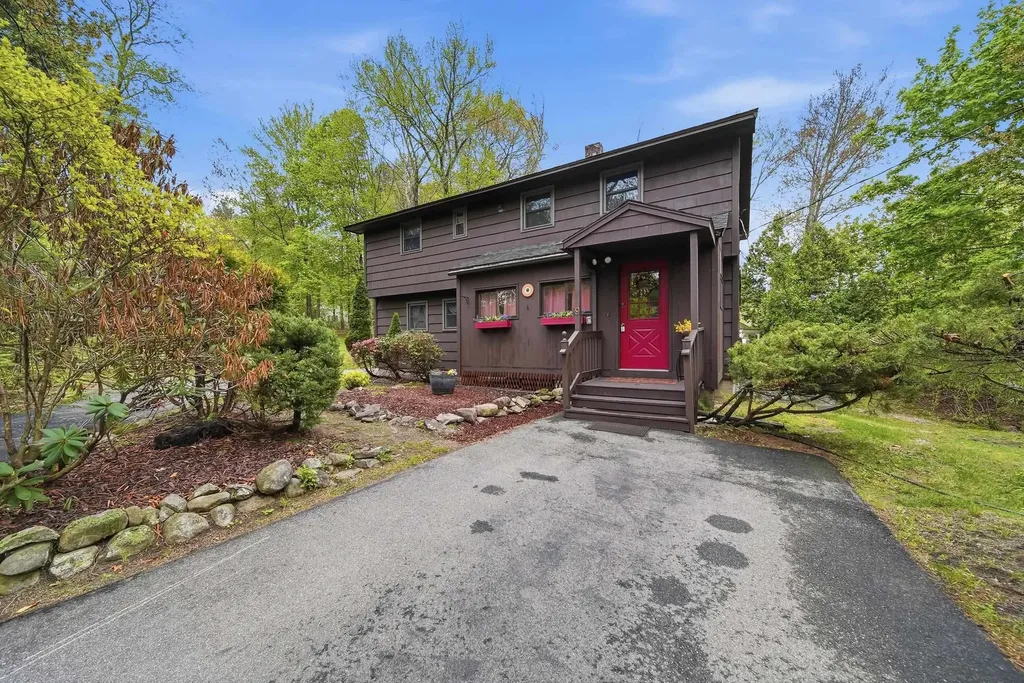 9 Lamb Road Nashua NH 03062