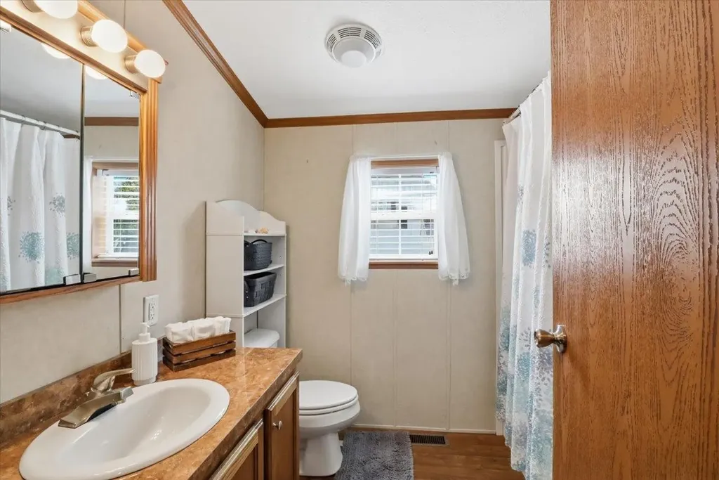 37 Penny Lane Shelburne VT 05482