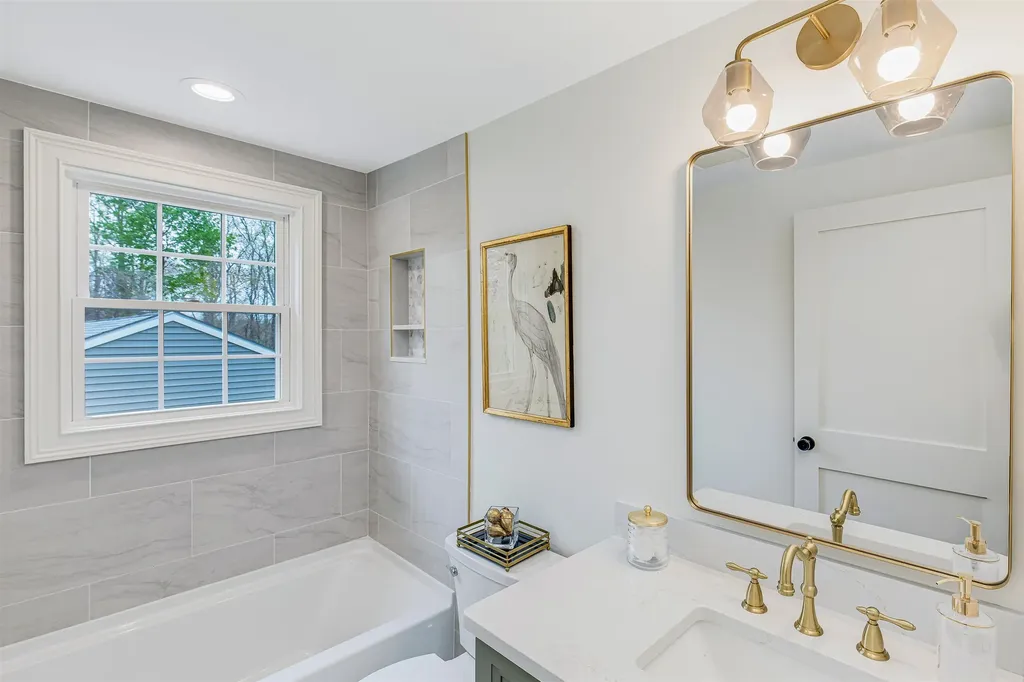 11 Merrimac Road Newton NH 03858