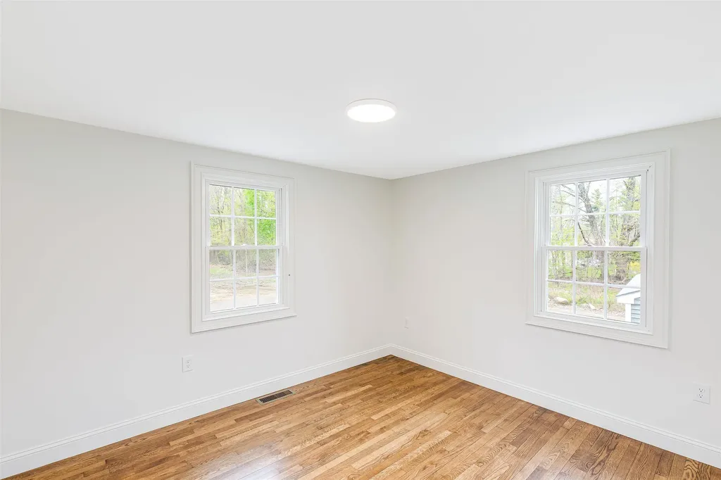 11 Merrimac Road Newton NH 03858