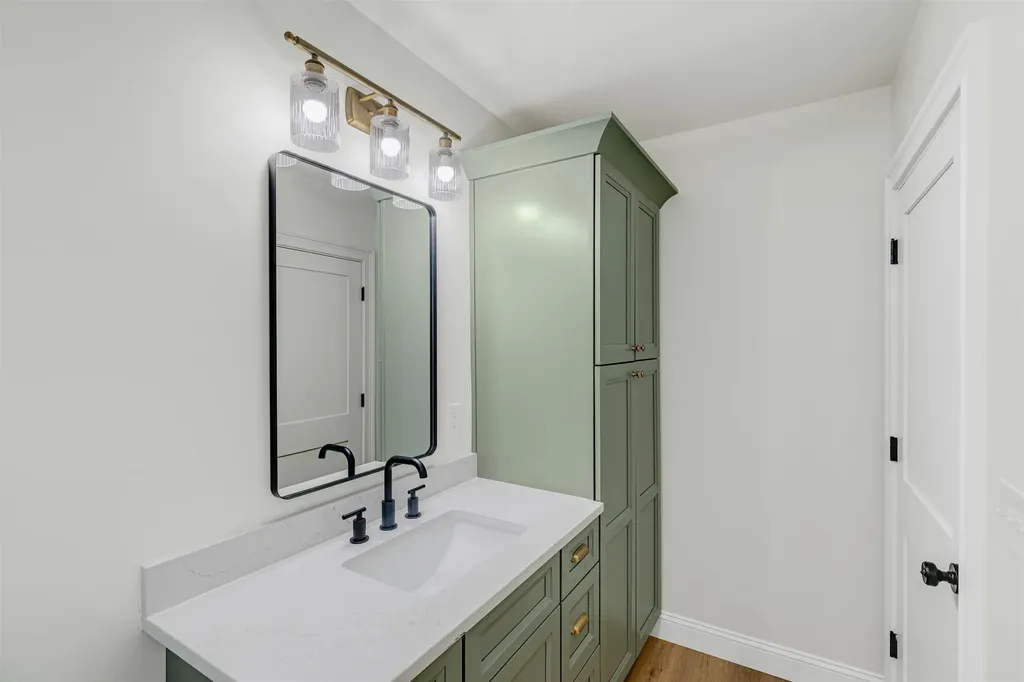 11 Merrimac Road Newton NH 03858